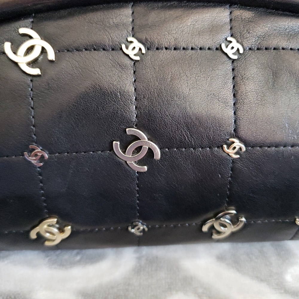 Chanel Vintage Clutch Limited Edition Black Leather CC Charm Logo Gold & Silver - Picture 14 of 17
